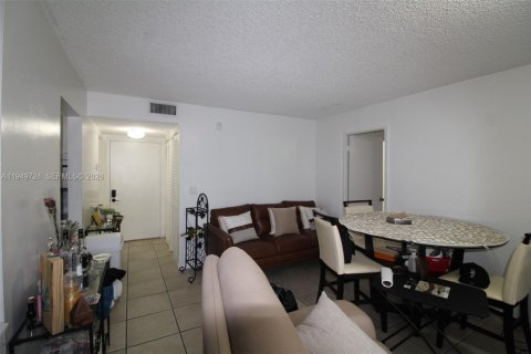 Condo in Cutler Bay, Florida, 1 bedroom № 2153041 - photo 5