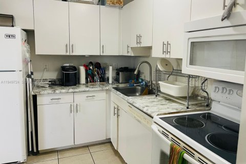 Condo in Cutler Bay, Florida, 1 bedroom № 2153041 - photo 4