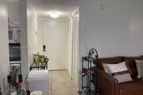 Condo in Cutler Bay, Florida, 1 bedroom № 2153041 - photo 2