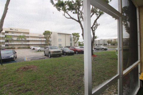Condo in Cutler Bay, Florida, 1 bedroom № 2153041 - photo 18