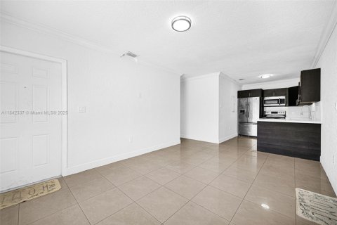 House in Hialeah, Florida 4 bedrooms, 141.95 sq.m. № 1847596 - photo 21