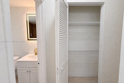 Appartement à louer à Miami Beach, Floride: 2 chambres, 71.07 m2 № 2168145 - photo 17