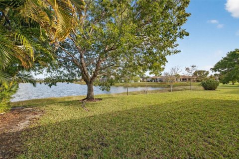 House in Port St. Lucie, Florida 3 bedrooms, 142.33 sq.m. № 2005276 - photo 28