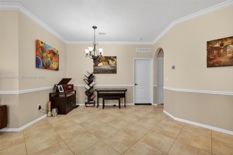 House in Port St. Lucie, Florida 3 bedrooms, 142.33 sq.m. № 2005276 - photo 9