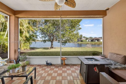 House in Port St. Lucie, Florida 3 bedrooms, 142.33 sq.m. № 2005276 - photo 25