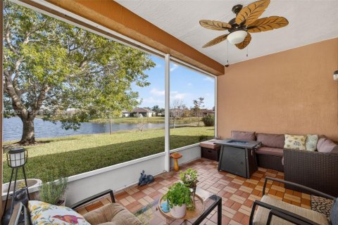 House in Port St. Lucie, Florida 3 bedrooms, 142.33 sq.m. № 2005276 - photo 27