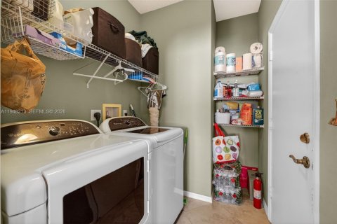 House in Port St. Lucie, Florida 3 bedrooms, 142.33 sq.m. № 2005276 - photo 14