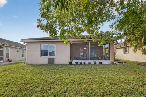 House in Port St. Lucie, Florida 3 bedrooms, 142.33 sq.m. № 2005276 - photo 30