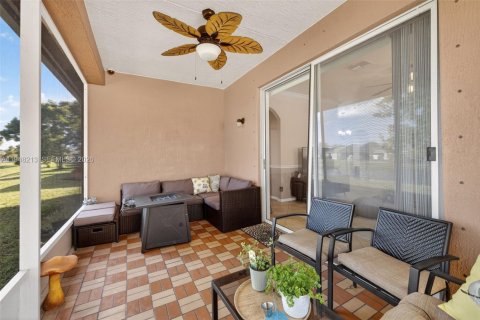 House in Port St. Lucie, Florida 3 bedrooms, 142.33 sq.m. № 2005276 - photo 26