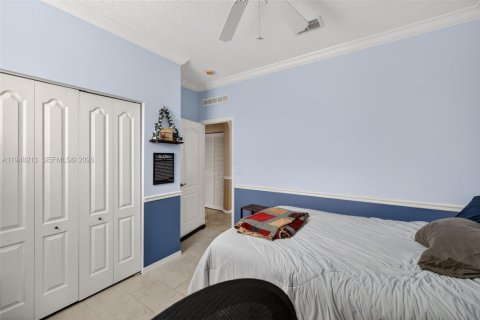 House in Port St. Lucie, Florida 3 bedrooms, 142.33 sq.m. № 2005276 - photo 24