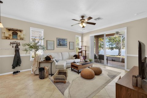 House in Port St. Lucie, Florida 3 bedrooms, 142.33 sq.m. № 2005276 - photo 5