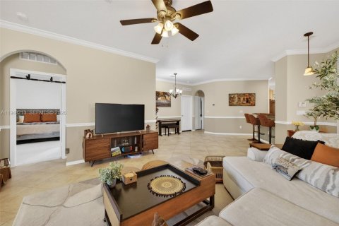 House in Port St. Lucie, Florida 3 bedrooms, 142.33 sq.m. № 2005276 - photo 6