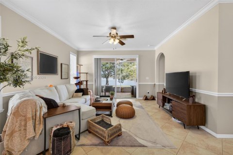 House in Port St. Lucie, Florida 3 bedrooms, 142.33 sq.m. № 2005276 - photo 4