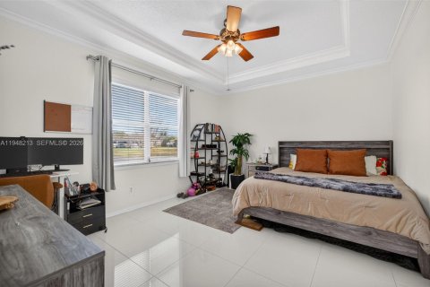 House in Port St. Lucie, Florida 3 bedrooms, 142.33 sq.m. № 2005276 - photo 15