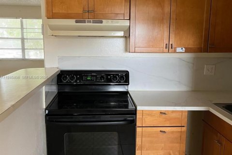 Condo in Oakland Park, Florida, 1 bedroom  № 2001823 - photo 8