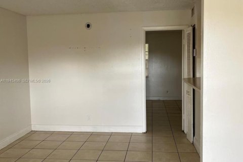 Condo in Oakland Park, Florida, 1 bedroom  № 2001823 - photo 4