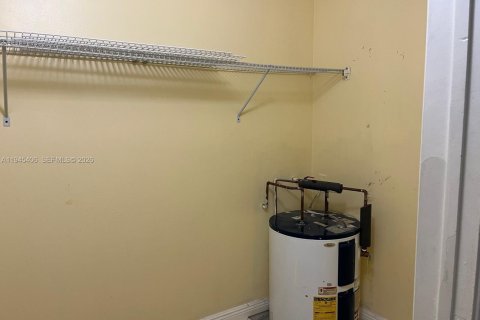 Condo in Oakland Park, Florida, 1 bedroom  № 2001823 - photo 15