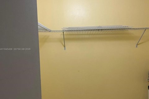 Condo in Oakland Park, Florida, 1 bedroom  № 2001823 - photo 16