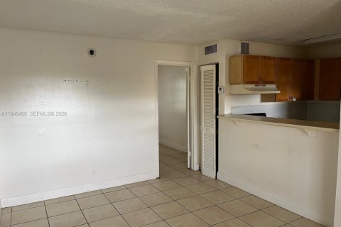 Condo in Oakland Park, Florida, 1 bedroom  № 2001823 - photo 6