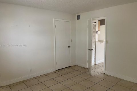 Condo in Oakland Park, Florida, 1 bedroom  № 2001823 - photo 14