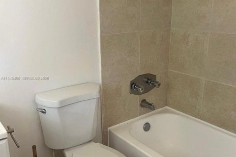 Condo in Oakland Park, Florida, 1 bedroom  № 2001823 - photo 18