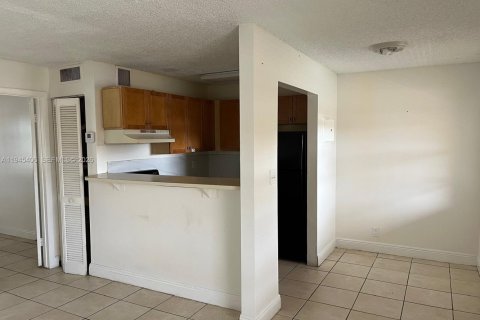 Condo in Oakland Park, Florida, 1 bedroom  № 2001823 - photo 7