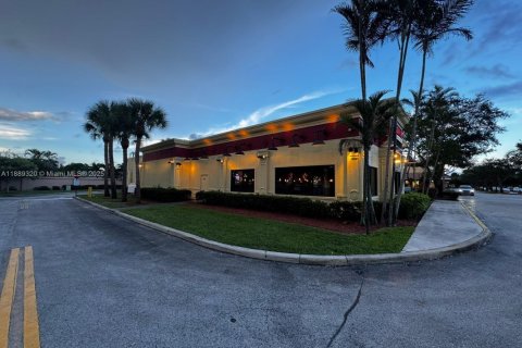 Commercial property in Deerfield Beach, Florida № 1938693 - photo 5