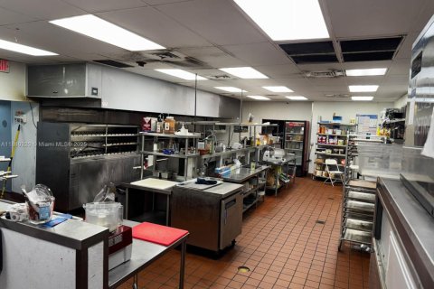 Commercial property in Deerfield Beach, Florida № 1938693 - photo 20