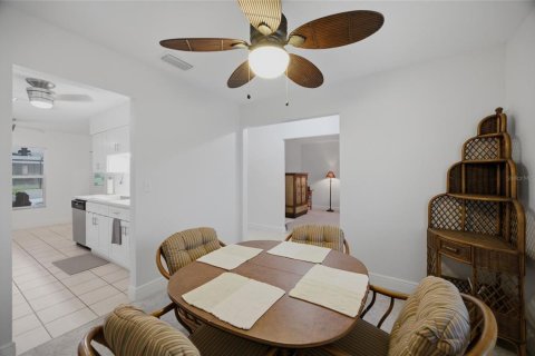 House in Seffner, Florida 3 bedrooms, 150.22 sq.m. № 2273335 - photo 14