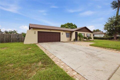 House in Seffner, Florida 3 bedrooms, 150.22 sq.m. № 2273335 - photo 2