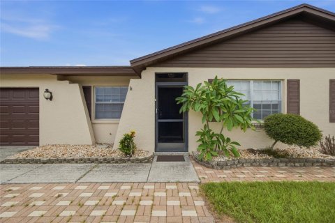 House in Seffner, Florida 3 bedrooms, 150.22 sq.m. № 2273335 - photo 4