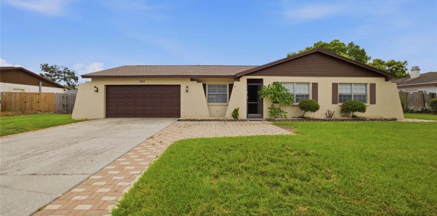 House in Seffner, Florida 3 bedrooms, 150.22 sq.m. № 2273335