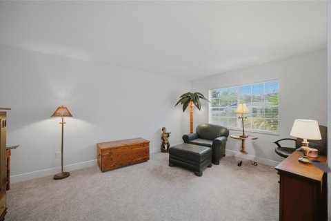 House in Seffner, Florida 3 bedrooms, 150.22 sq.m. № 2273335 - photo 17