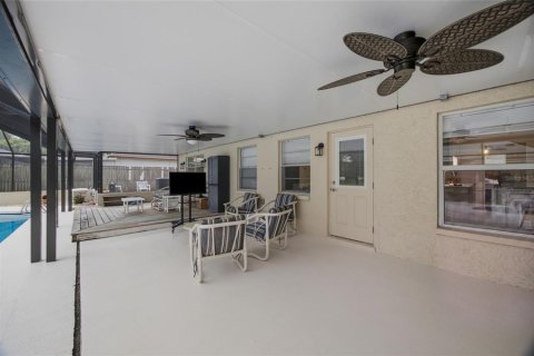 House in Seffner, Florida 3 bedrooms, 150.22 sq.m. № 2273335 - photo 30
