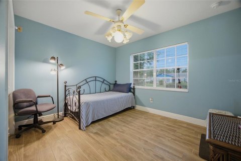 House in Seffner, Florida 3 bedrooms, 150.22 sq.m. № 2273335 - photo 23