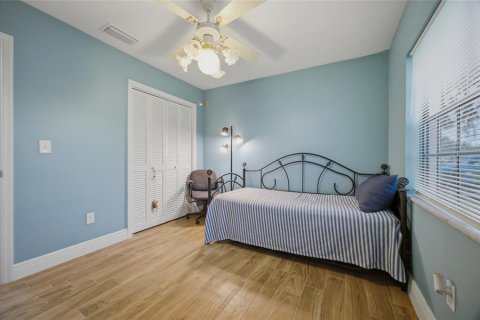 House in Seffner, Florida 3 bedrooms, 150.22 sq.m. № 2273335 - photo 24