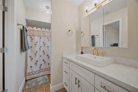 House in Seffner, Florida 3 bedrooms, 150.22 sq.m. № 2273335 - photo 20