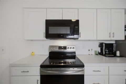 House in Seffner, Florida 3 bedrooms, 150.22 sq.m. № 2273335 - photo 11