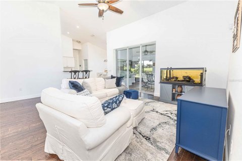 House in Wildwood, Florida 3 bedrooms, 177.81 sq.m. № 1917650 - photo 8