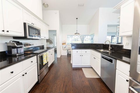 House in Wildwood, Florida 3 bedrooms, 177.81 sq.m. № 1917650 - photo 9
