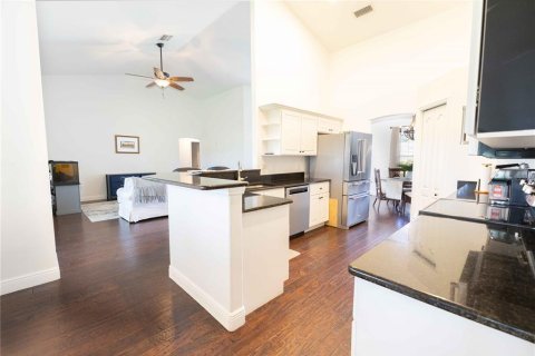 House in Wildwood, Florida 3 bedrooms, 177.81 sq.m. № 1917650 - photo 11