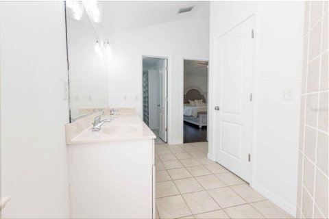 House in Wildwood, Florida 3 bedrooms, 177.81 sq.m. № 1917650 - photo 28