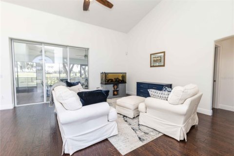 House in Wildwood, Florida 3 bedrooms, 177.81 sq.m. № 1917650 - photo 6