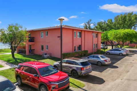 Condominio en venta en Miami, Florida, 3 dormitorios, 100.8 m2 № 1933876 - foto 4