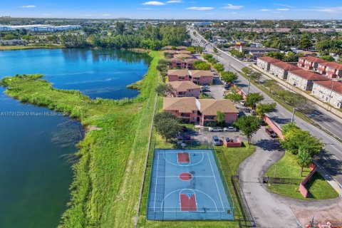 Condominio en venta en Miami, Florida, 3 dormitorios, 100.8 m2 № 1933876 - foto 6