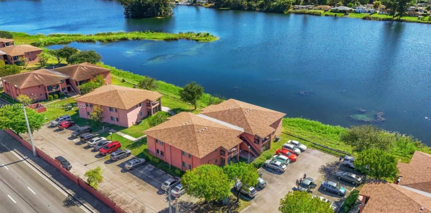 Condo à Miami, Floride, 3 chambres № 1933876