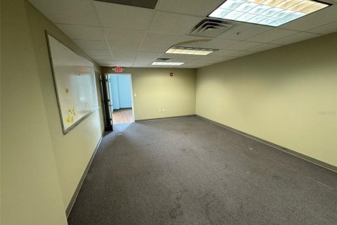 Immobilier commercial à louer à Orlando, Floride: 4374.67 m2 № 1619243 - photo 8