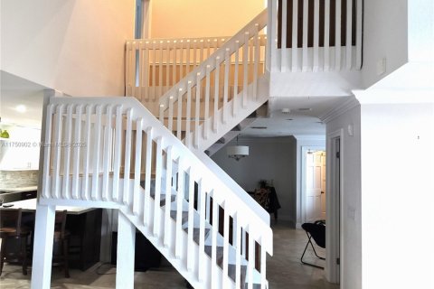 House in Cooper City, Florida 4 bedrooms, 209.87 sq.m. № 1730286 - photo 20