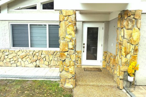 House in Cooper City, Florida 4 bedrooms, 209.87 sq.m. № 1730286 - photo 6
