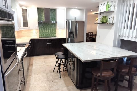 House in Cooper City, Florida 4 bedrooms, 209.87 sq.m. № 1730286 - photo 17